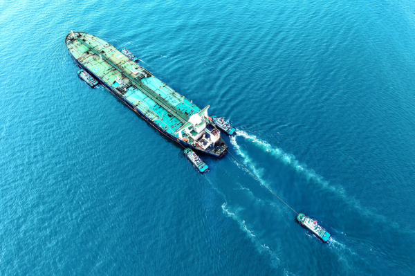 МИД Ирана: Для прохождения через Ормузский пролив суда должны договориться с&nbsp;ВМС страны