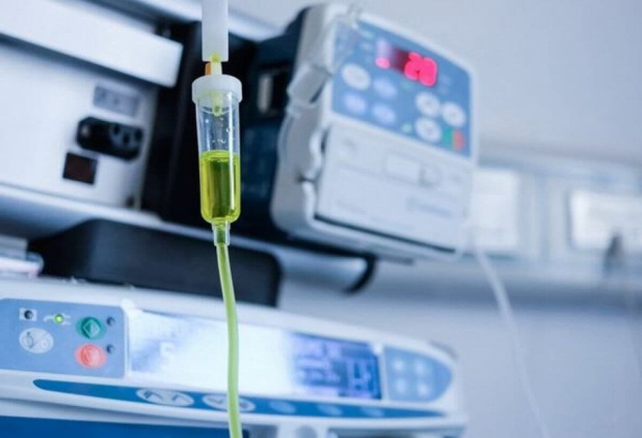 Министр Альназарова навестила избитого в Костанае врача