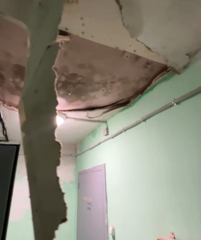 В новостройке с грибами на Зур Урам обрушилась часть потолка