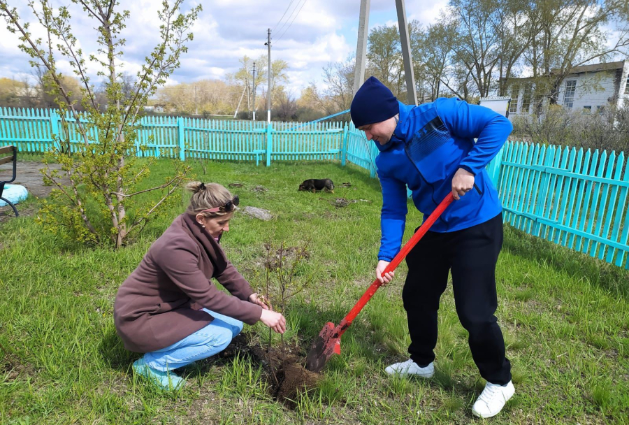 Жители Узункольского района приняли участие в акции &quot; Всеказахстанский день посадки деревьев&quot;