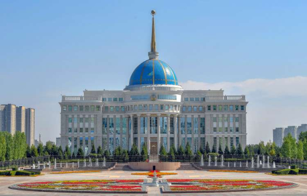 Токаев выразил соболезнования семье поэта Несипбека Айтулы