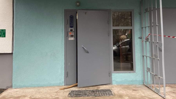 Юрист Кваша: за мусор в подъезде грозит штраф до 15 тысяч рублей