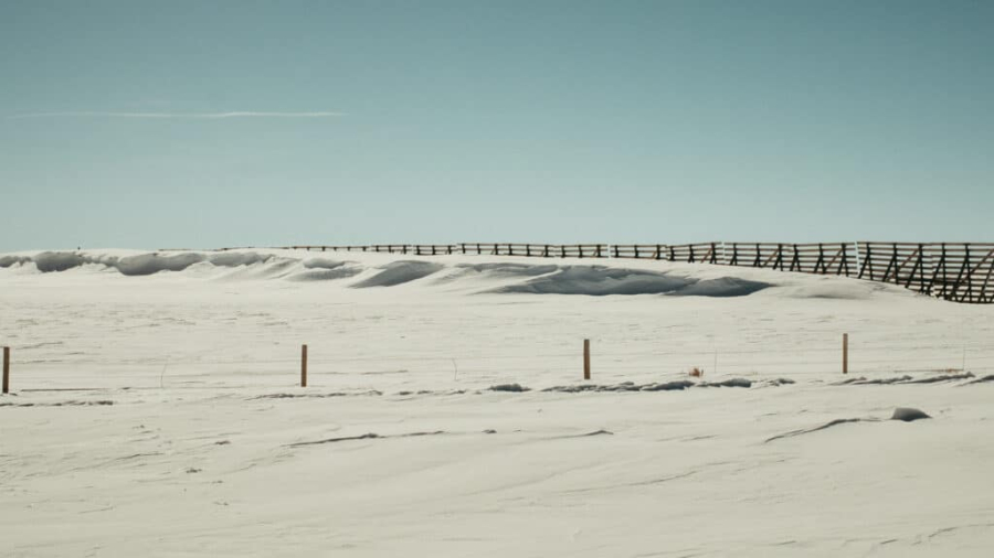 В Жетысу снегозащитные ограждения рухнули и лежат уже 2 года