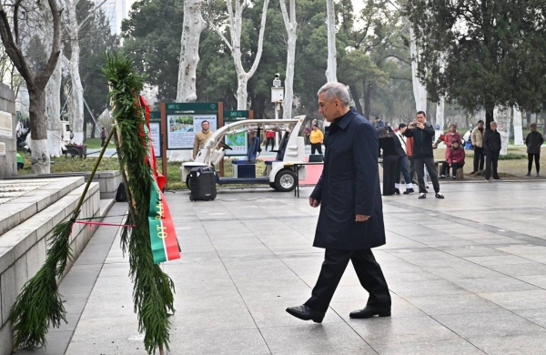 Минниханов в Ухане возложил цветы к памятнику советским летчикам-добровольцам