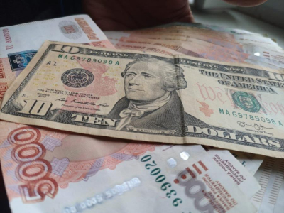 Минфин: эпоха долларовых сбережений в России подходит к концу