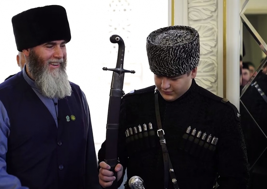 Адам Кадыров появился на публике с погонами лейтенанта