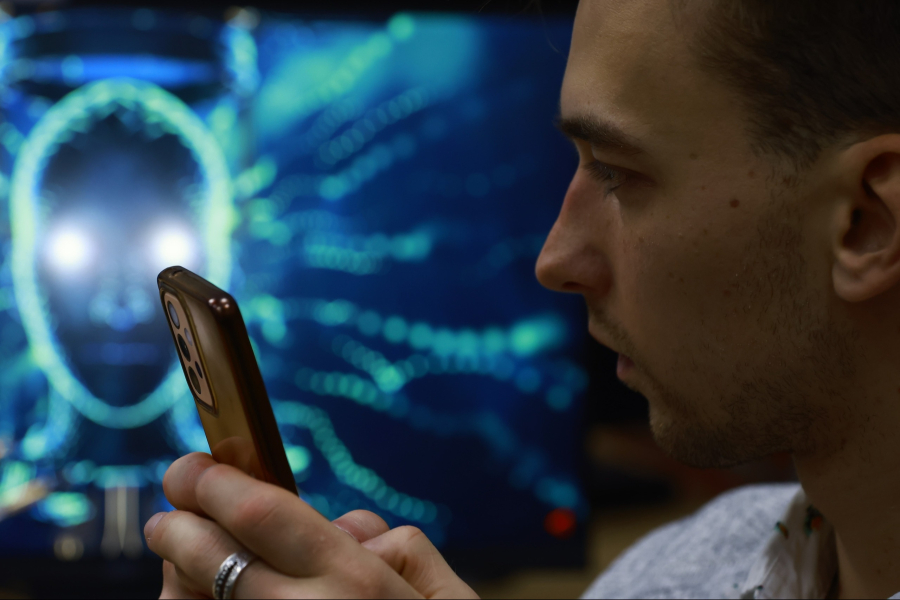 Зумеры стали доверять ИИ расставания и &laquo;сложные разговоры&raquo;