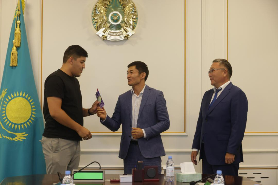 Потерявший родных при пожаре житель области Жетісу получил квартиру