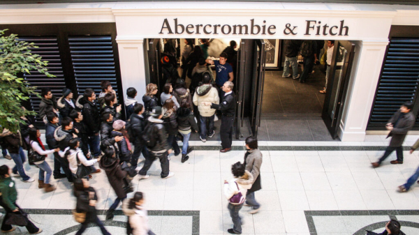 Акции Abercrombie упали после прогноза о замедлении роста продаж