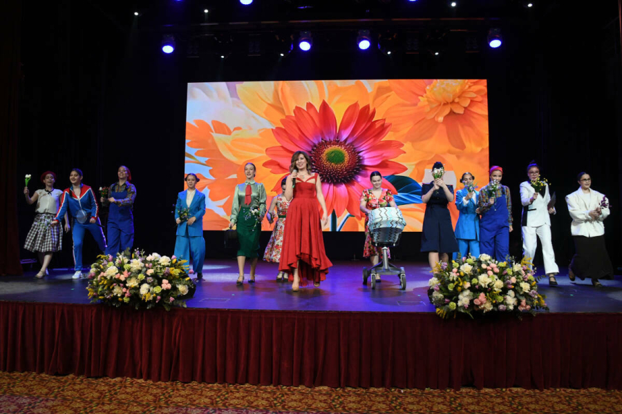 Алексей Песошин &laquo;Ел хатын-кызы&raquo; республика конкурсында җиңүчеләрне бүләкләде