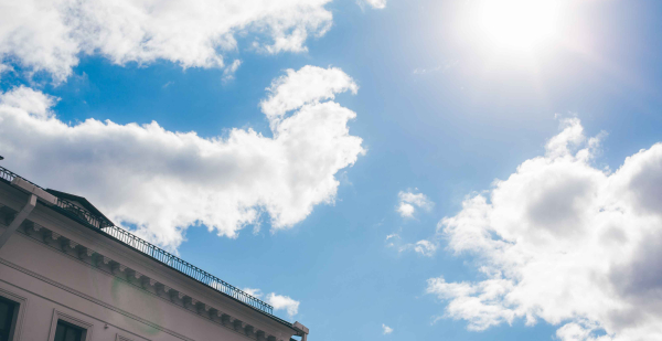 Житель Нью-Йорка снял на видео три странных объекта в небе над Куинсом