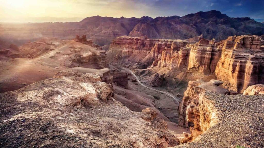 Почему туризм в Казахстане такой дорогой