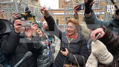 Ключи от бывшей квартиры Ларисы Долиной передали адвокату Полины Лурье