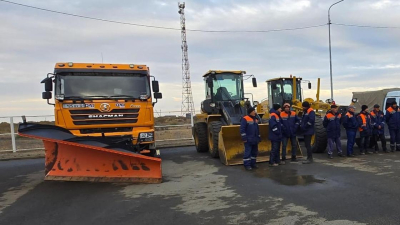 В Атырау проверили качество нескольких участков республиканской трассы по направлению к Астрахани