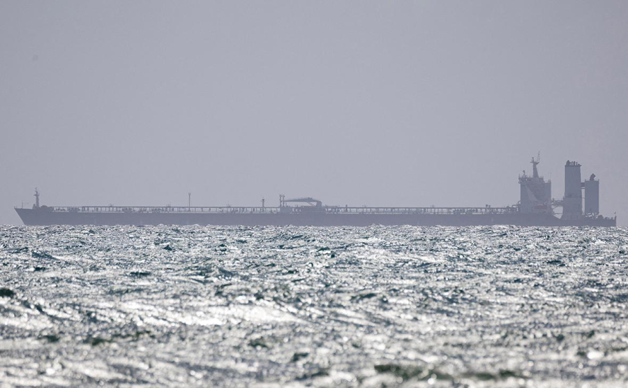 Bloomberg сообщил о потерявшем управление танкере с российской нефтью