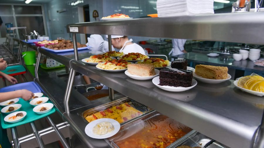 Почему в Казахстане растут цены на столовые, фастфуд и рестораны