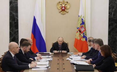 Путин на совещании по экономике: российским нефтегазовым компаниям стоит подумать над зрелым решением по доходам