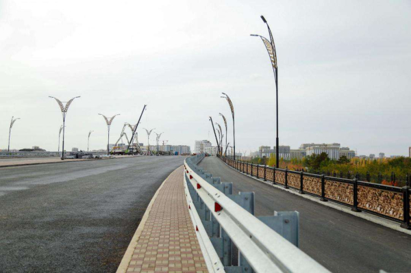 В Астане на новом мосту Тауелсиздик приступили к испытаниям