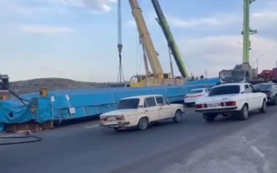 На трассе Тараз – Шымкент вторые сутки устраняют гигантскую пробку