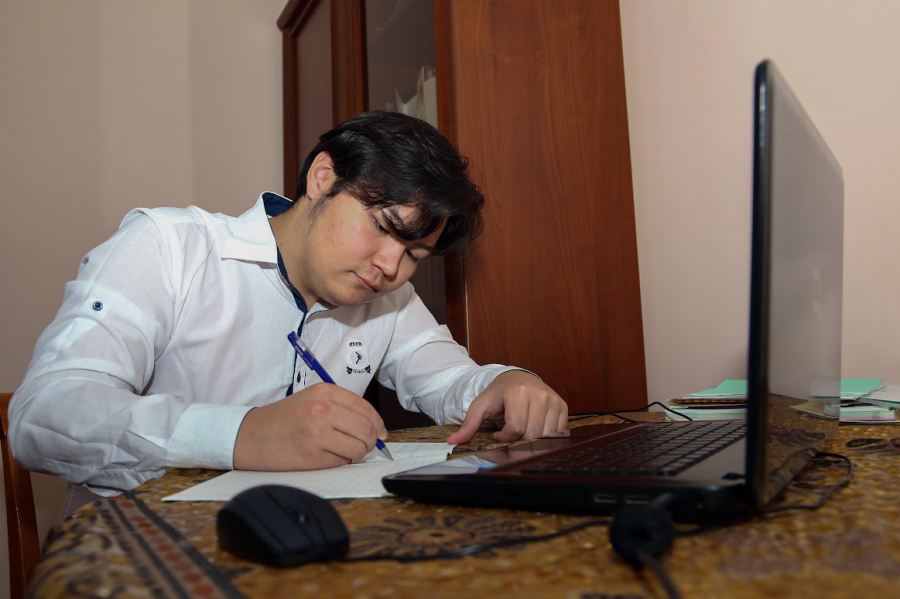 Школьников семи регионов РК перевели на дистанционное обучение