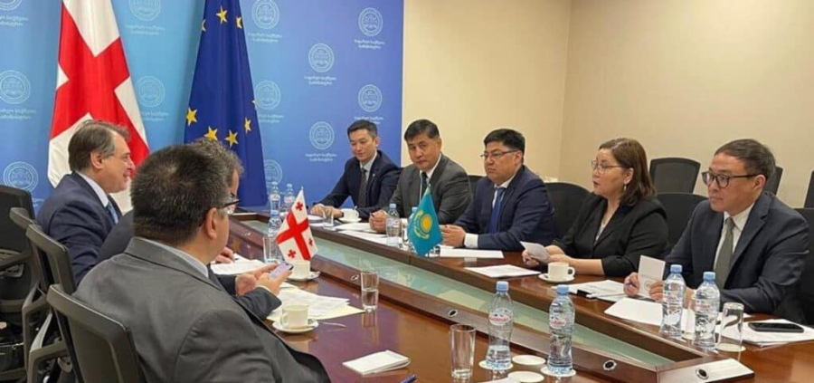 Казахстанцам стали чаще отказывать во въезде в Грузию