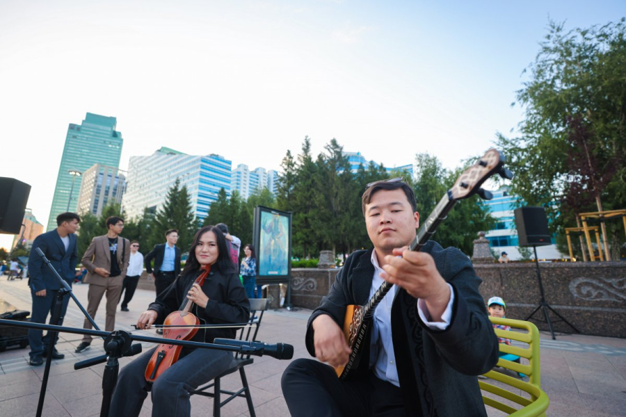 Астана отпраздновала День Абая масштабным Домбыра Party