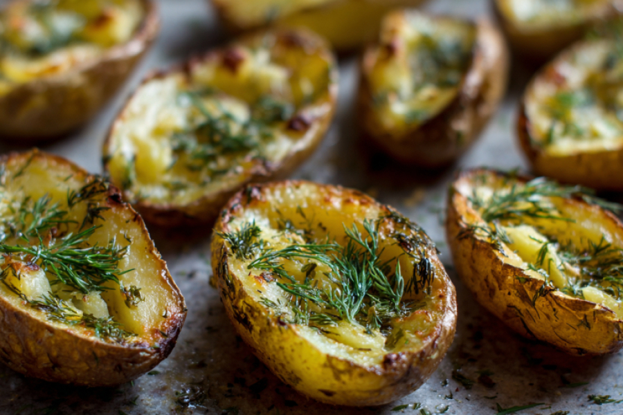 Картофель в мундире по-чувашски: готовим с огуречным рассолом и чесночком