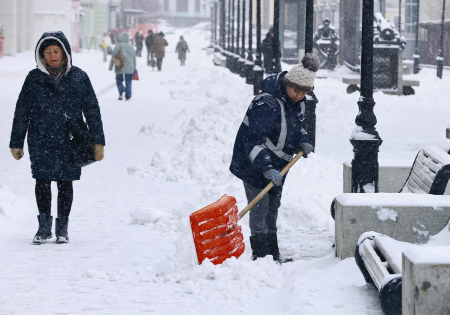 В Казани, как и в Москве, применяют новый жидкий реагент для удаления снега