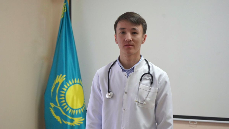 Фельдшер спас мужчину, который пытался прыгнуть с моста в Атырау