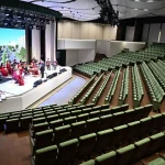 В Челнах концертный зал после ремонта посетил раис Рустам Минниханов