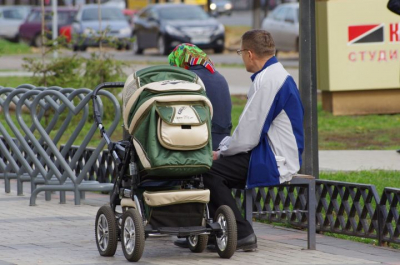 В Татарстане растет число отцов, которые уходят в декрет