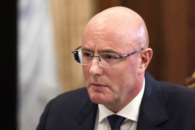 Россиянам вернули флаг и гимн в 12 олимпийских видах спорта, заявил Чернышенко