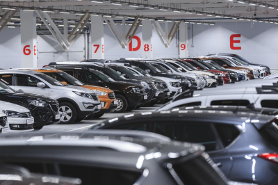 Рынок премиальных автомобилей в России в 2025 году сократился на 16%