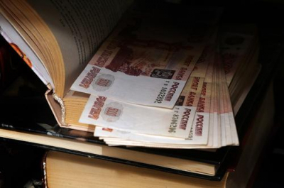 Полицейские задержали подозреваемого в хищении 5 млн у пенсионерки в Петербурге