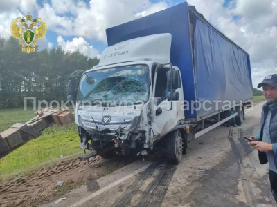 В ДТП с грузовиком и отечественной легковушкой в Татарстане погибли трое, в том числе младенец