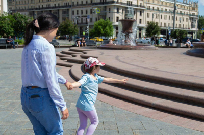 Психолог Наумова посоветовала не кричать на ребенка из-за сломанного подарка